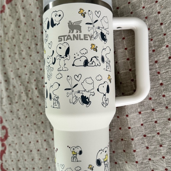 Stanley White Snoopy Tumbler with Handle - Picture 5 of 12